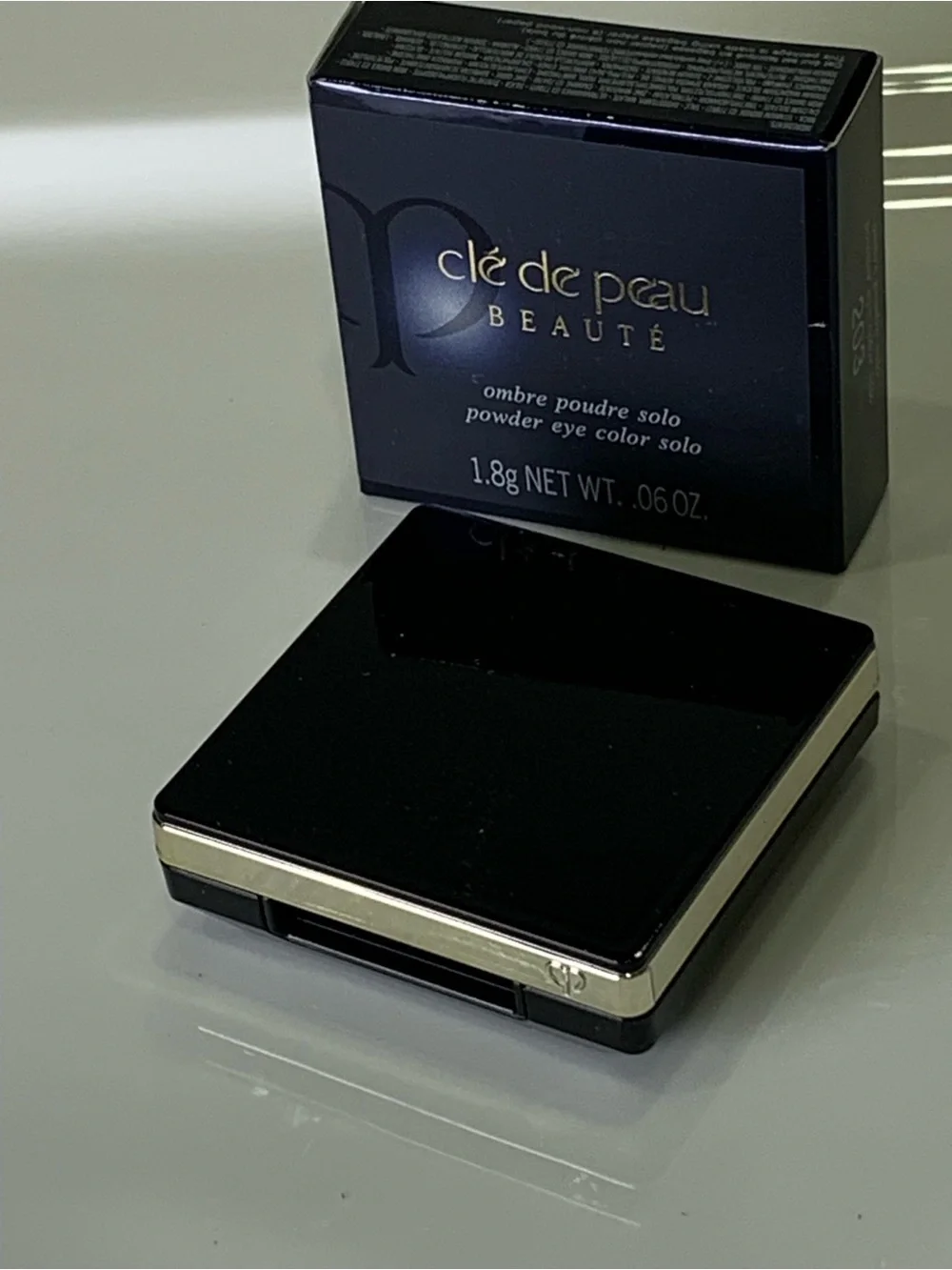 Clé de Peau Beauté Powder Eye Color Solo Purple Shimmer NEW